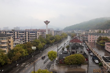 1306604