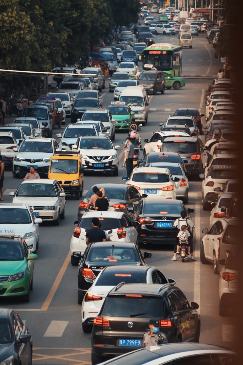 世界变化不停人潮川流不息