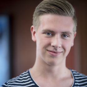 阳光帅气的瑞典男孩