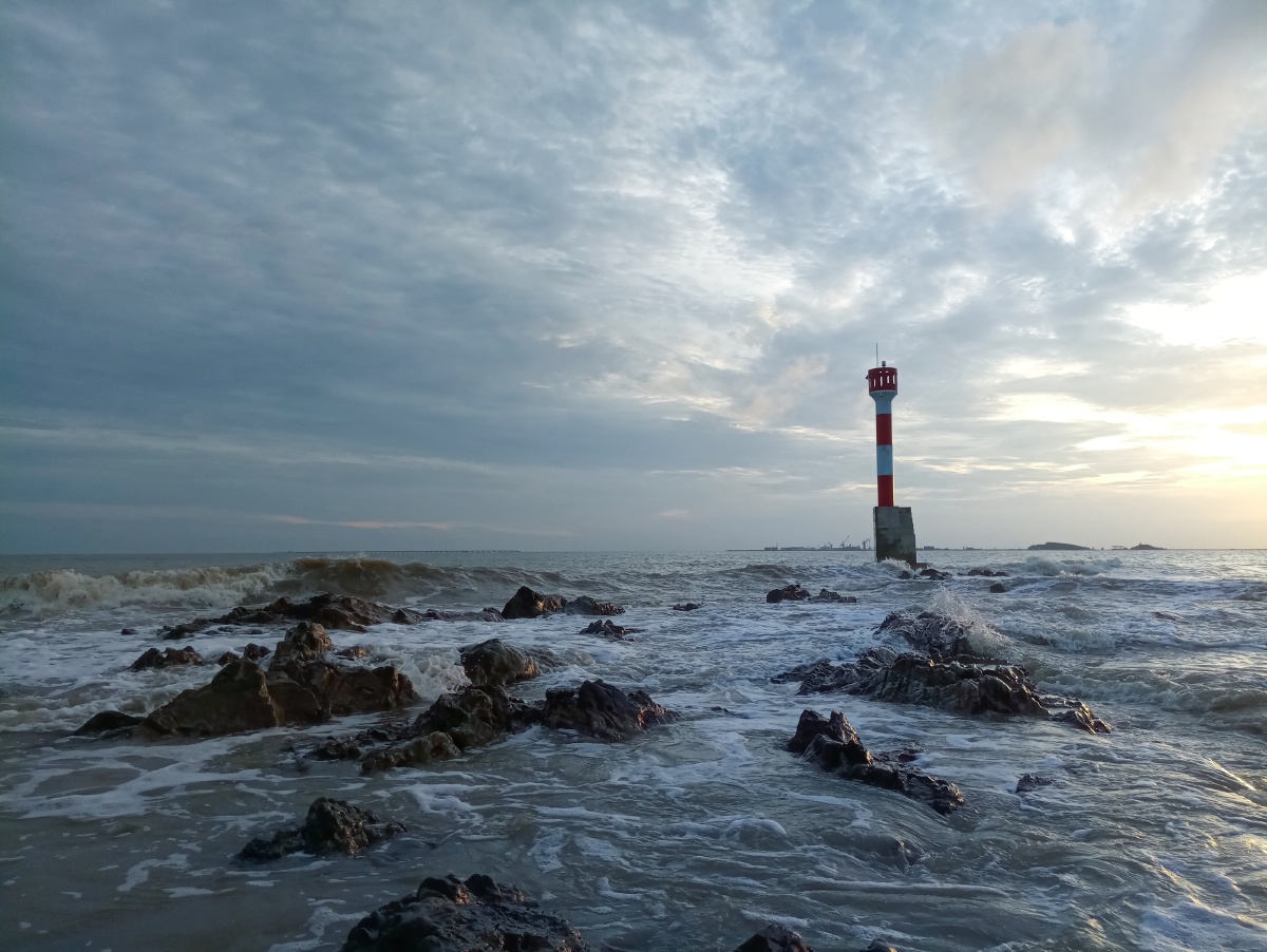 灯塔心中的灯塔照亮自己的明天摄于广西钦州三娘湾附近