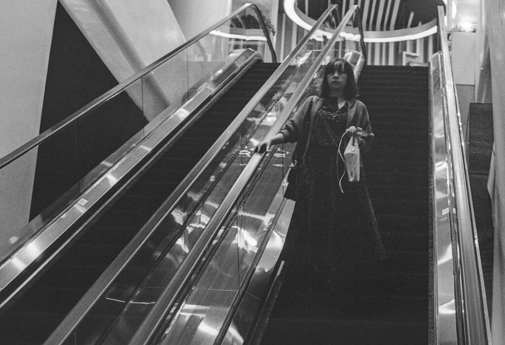 你看云时很近，看我时很远<br />
NIKON F3HP+CEISS PLANAR 50MM F1.4+ILFORD HP5