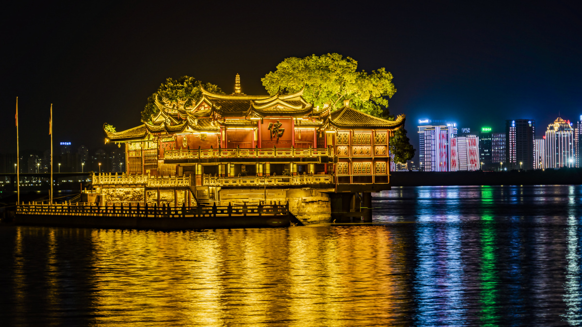 福州金山寺夜景灯光照繁华落幕归于寂静凌晨深夜人已酣睡鬼已出没独于