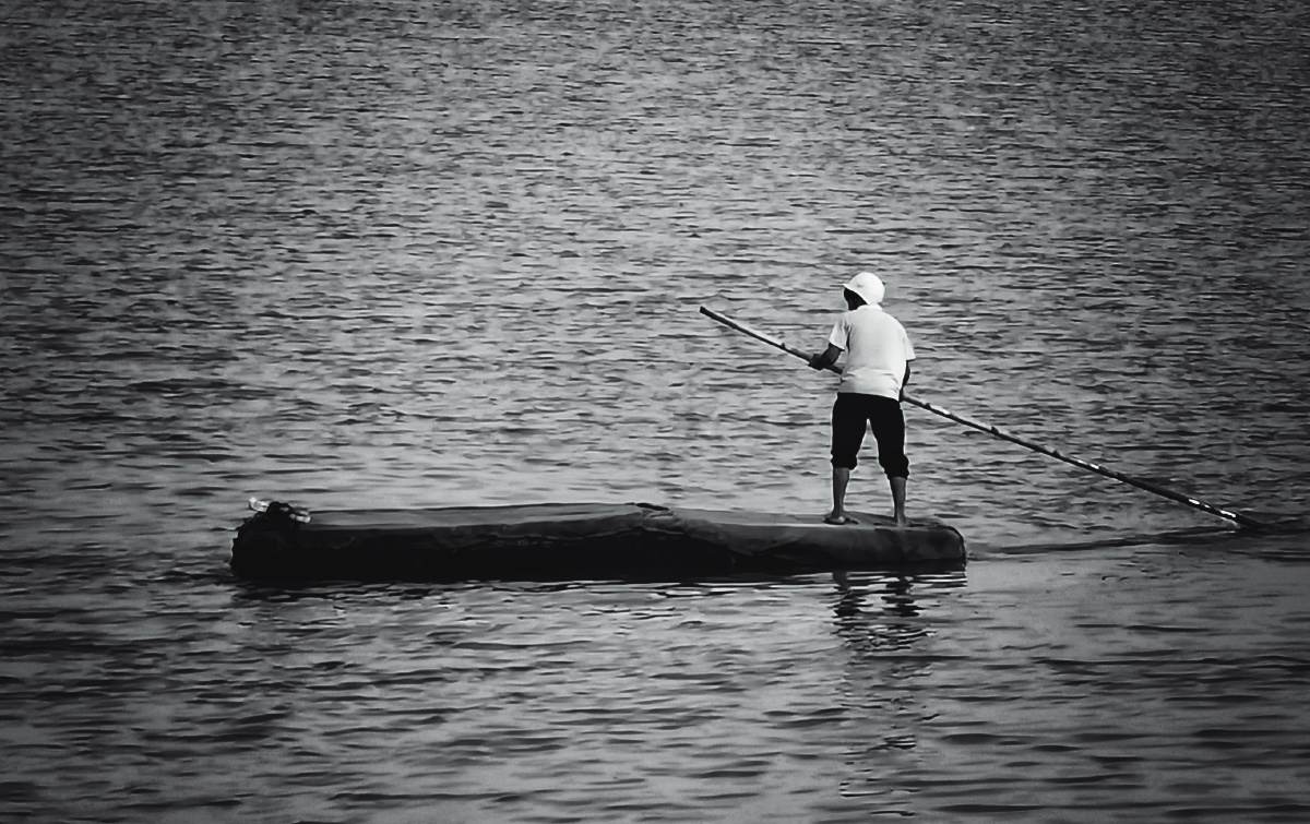 大海62孤舟62渔民用黑白来表达他身后的故事孤
