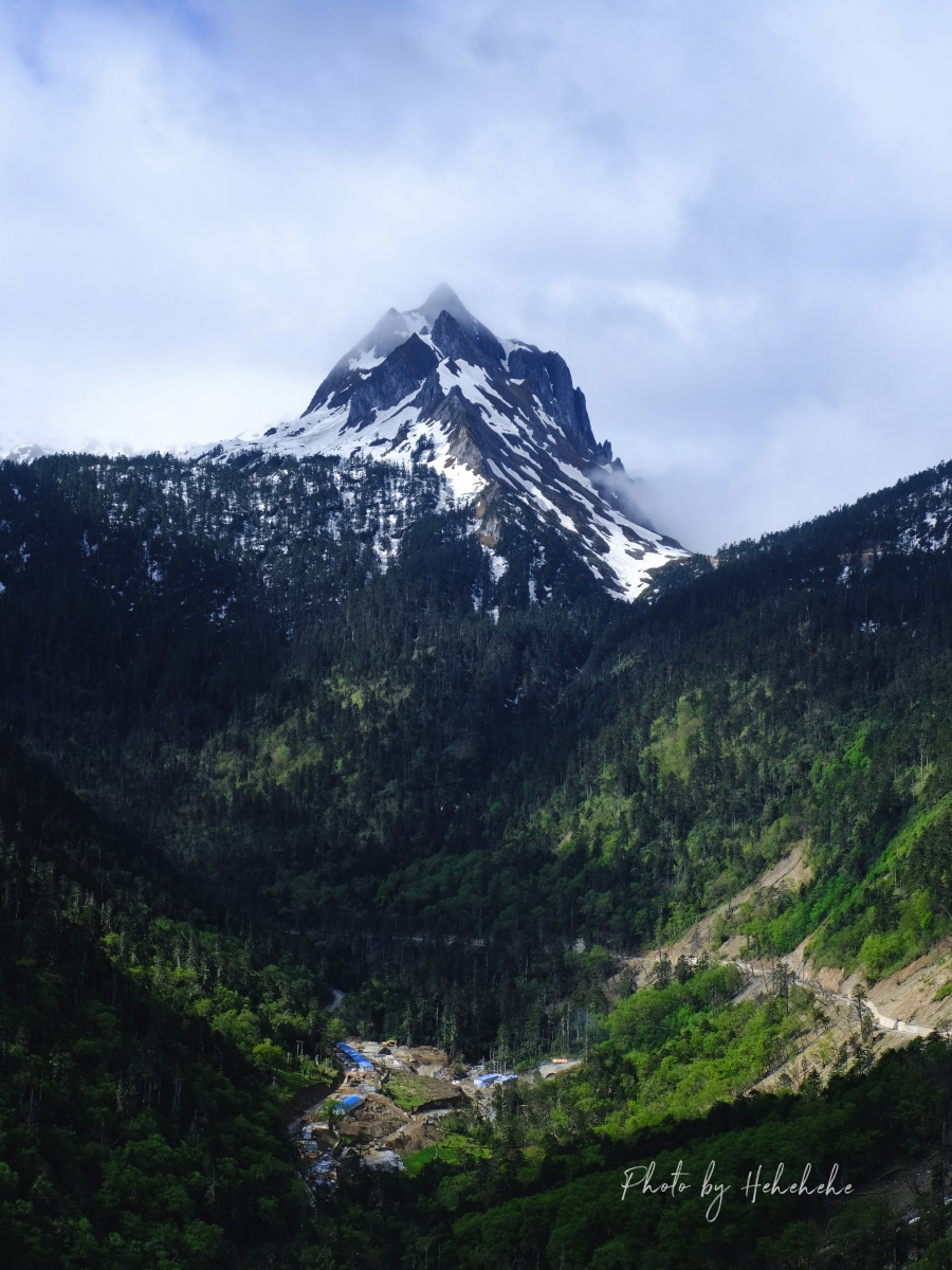 德贡公路孔雀山垭口