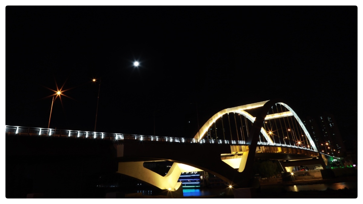 黑白与色彩的对比