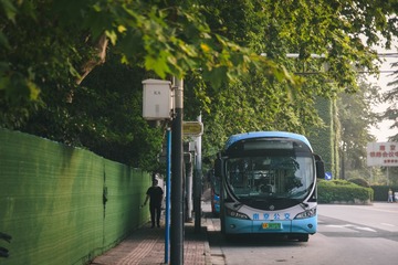 518275