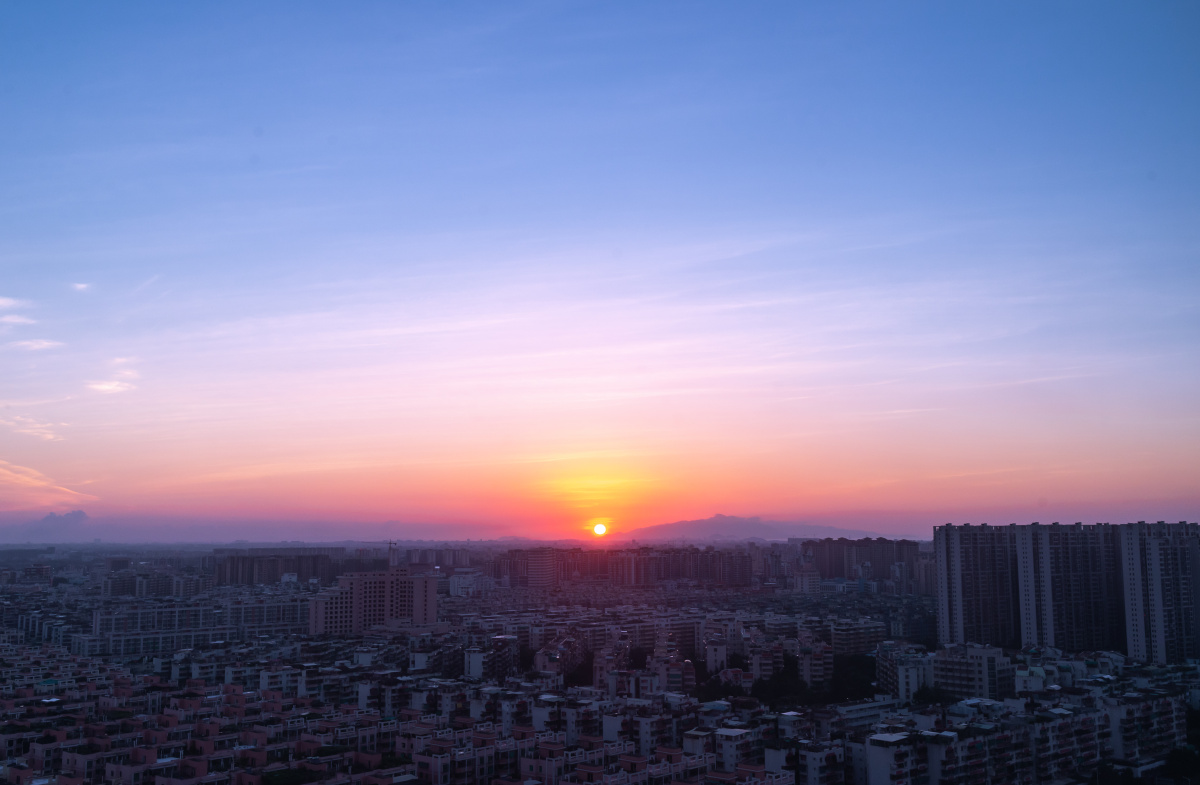 城市正醒来每天早上叫醒我的一抹晨光