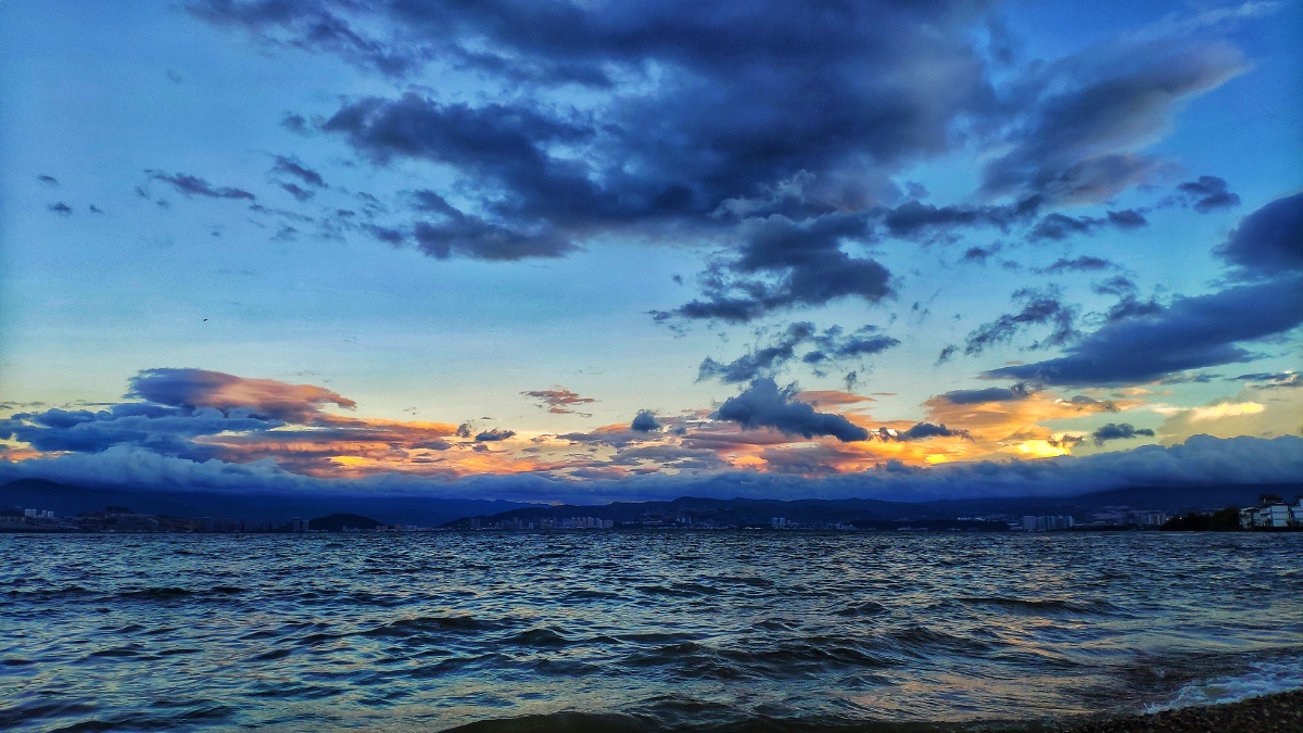 天气晴朗风云变幻大理苍山洱海