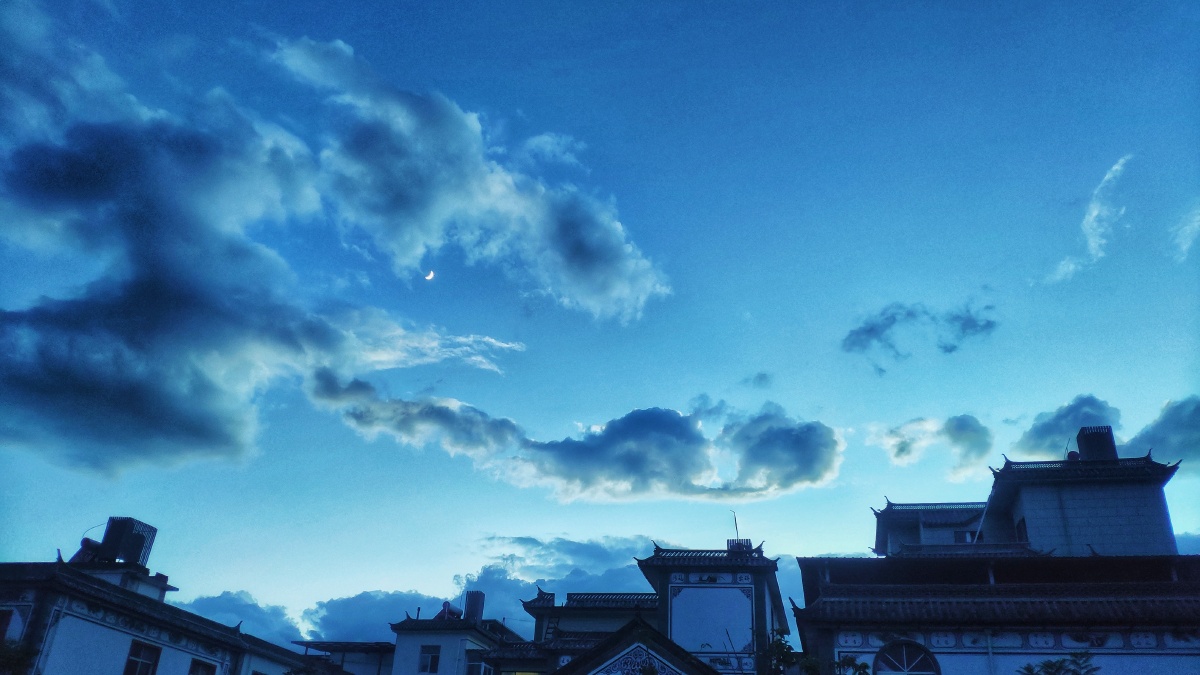 天气晴朗风云变幻大理苍山洱海