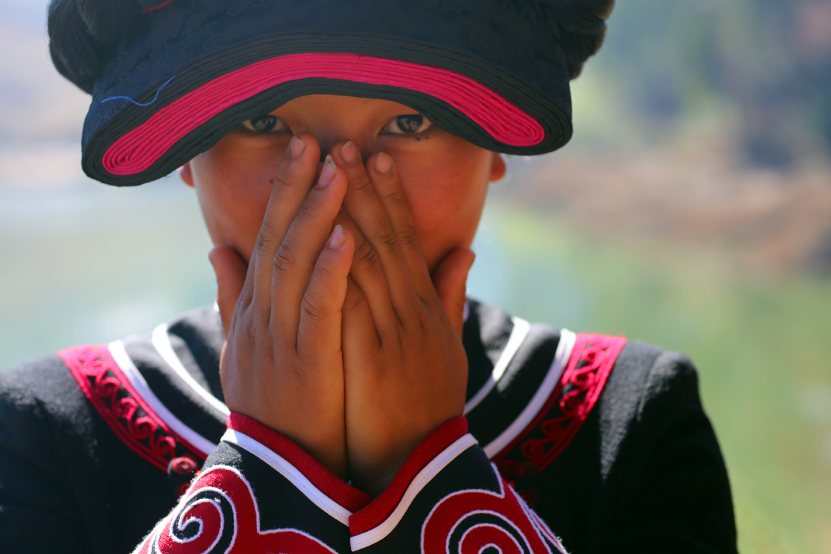 大凉山的彝族少女