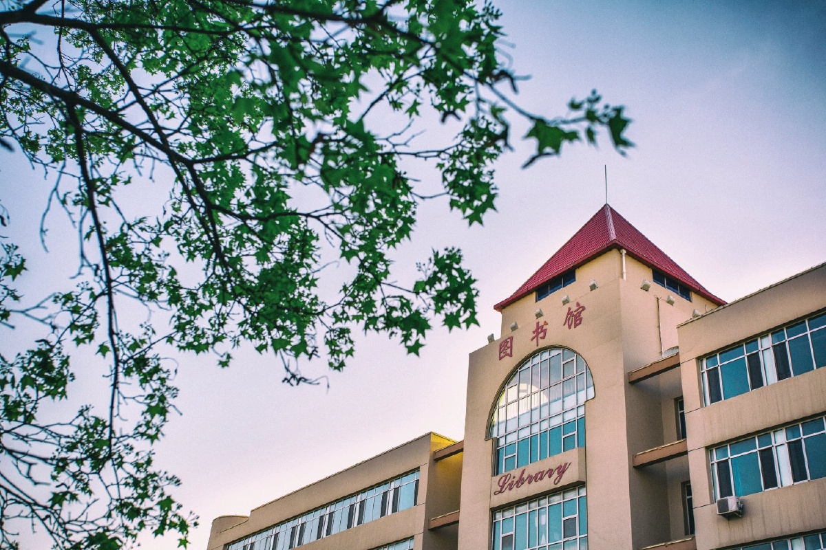 一年四季的大学河北对外经贸职业学院