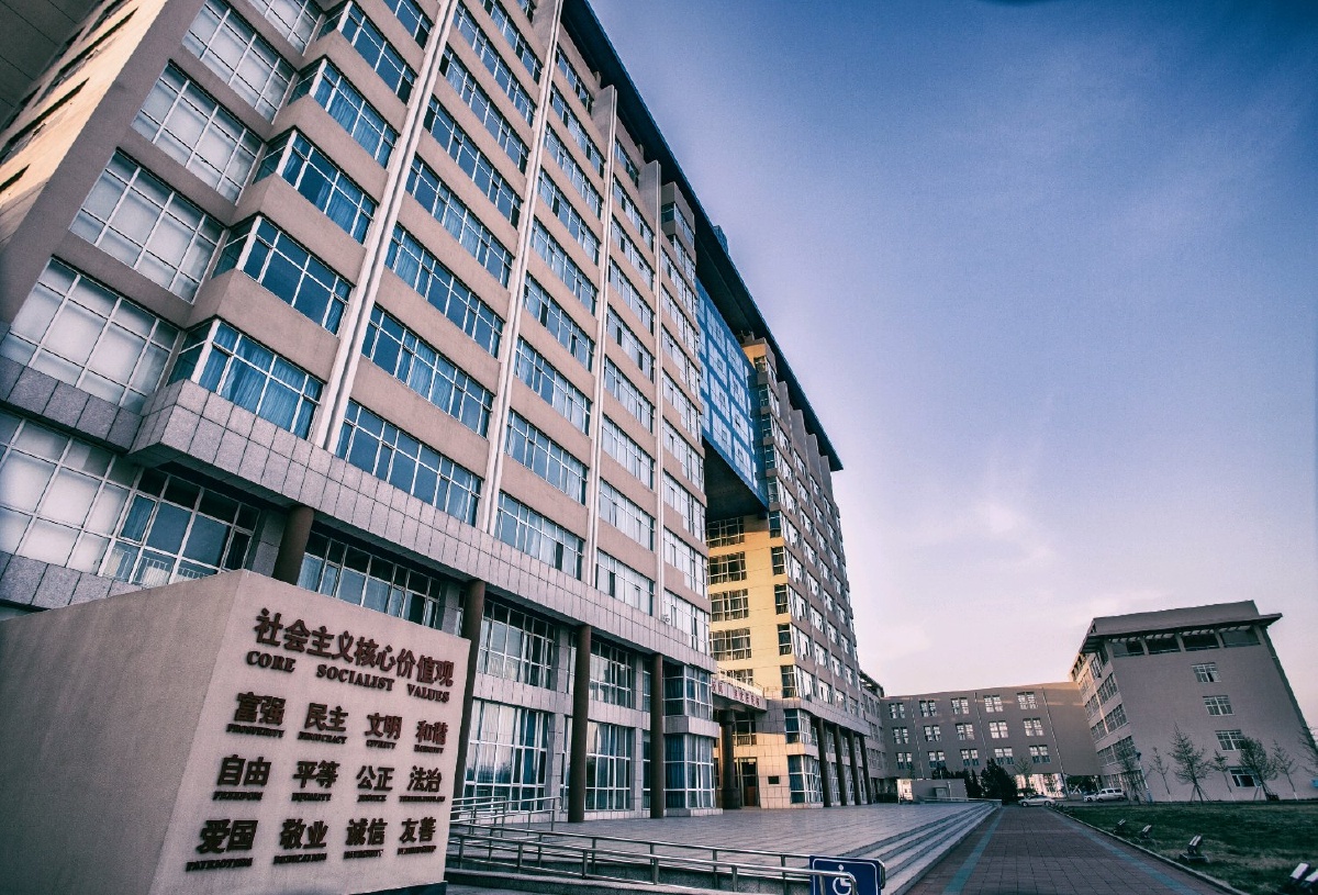 一年四季的大学河北对外经贸职业学院