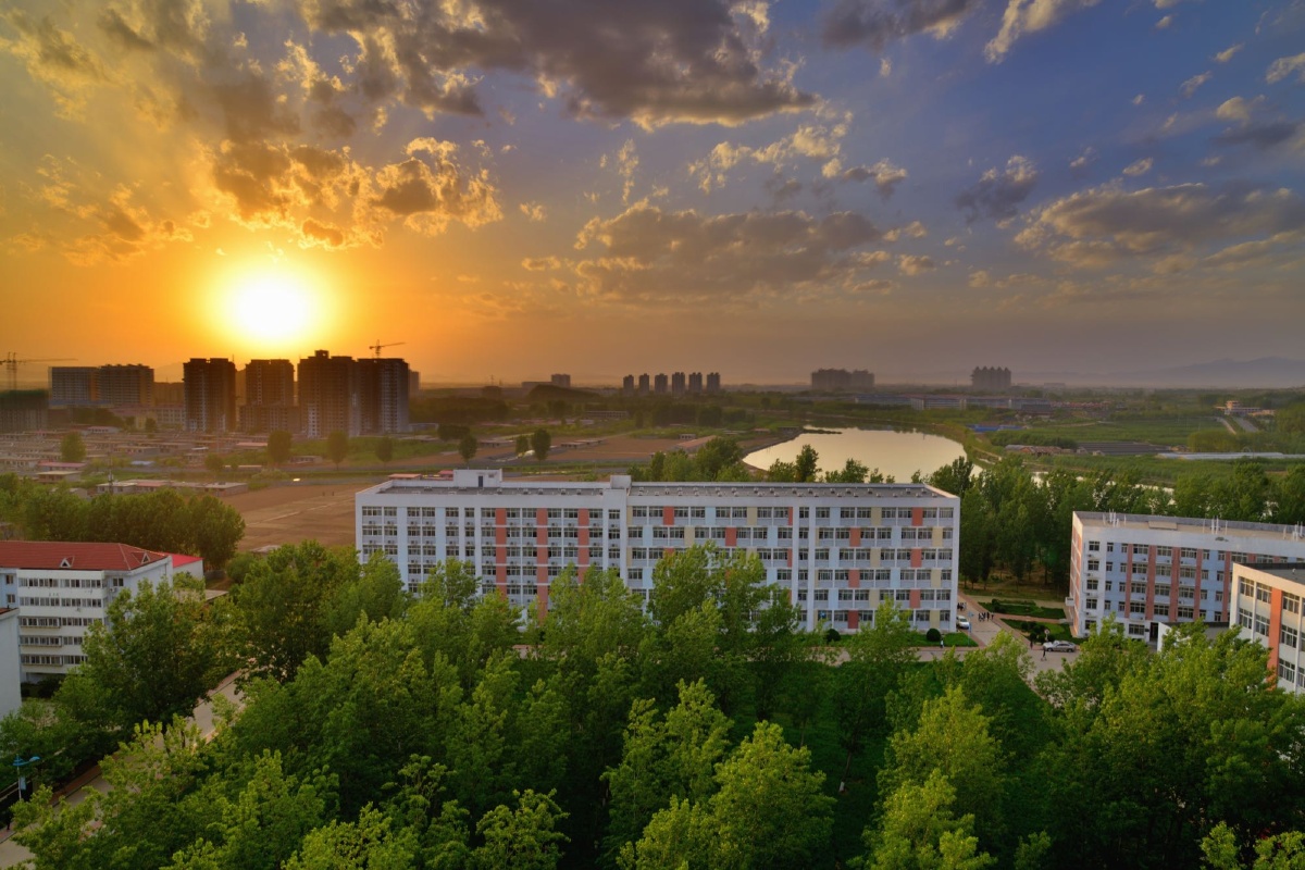 一年四季的大学河北对外经贸职业学院