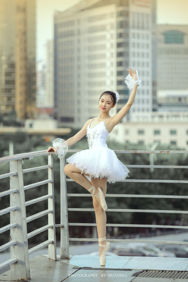 跳芭蕾舞的女孩