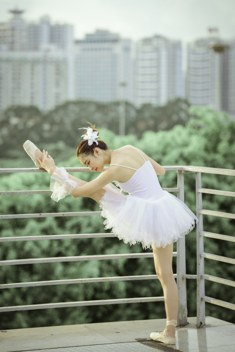 跳芭蕾舞的女孩