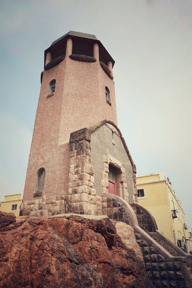 望火楼旧址,位于观象山西麓观象一路45号,建于1905年由德国建筑师