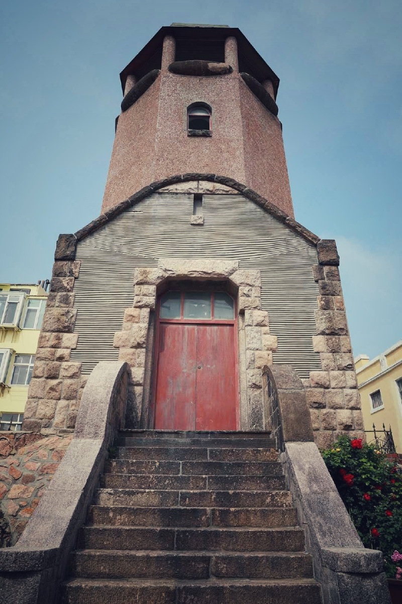 望火楼旧址,位于观象山西麓观象一路45号,建于1905年由德国建筑师