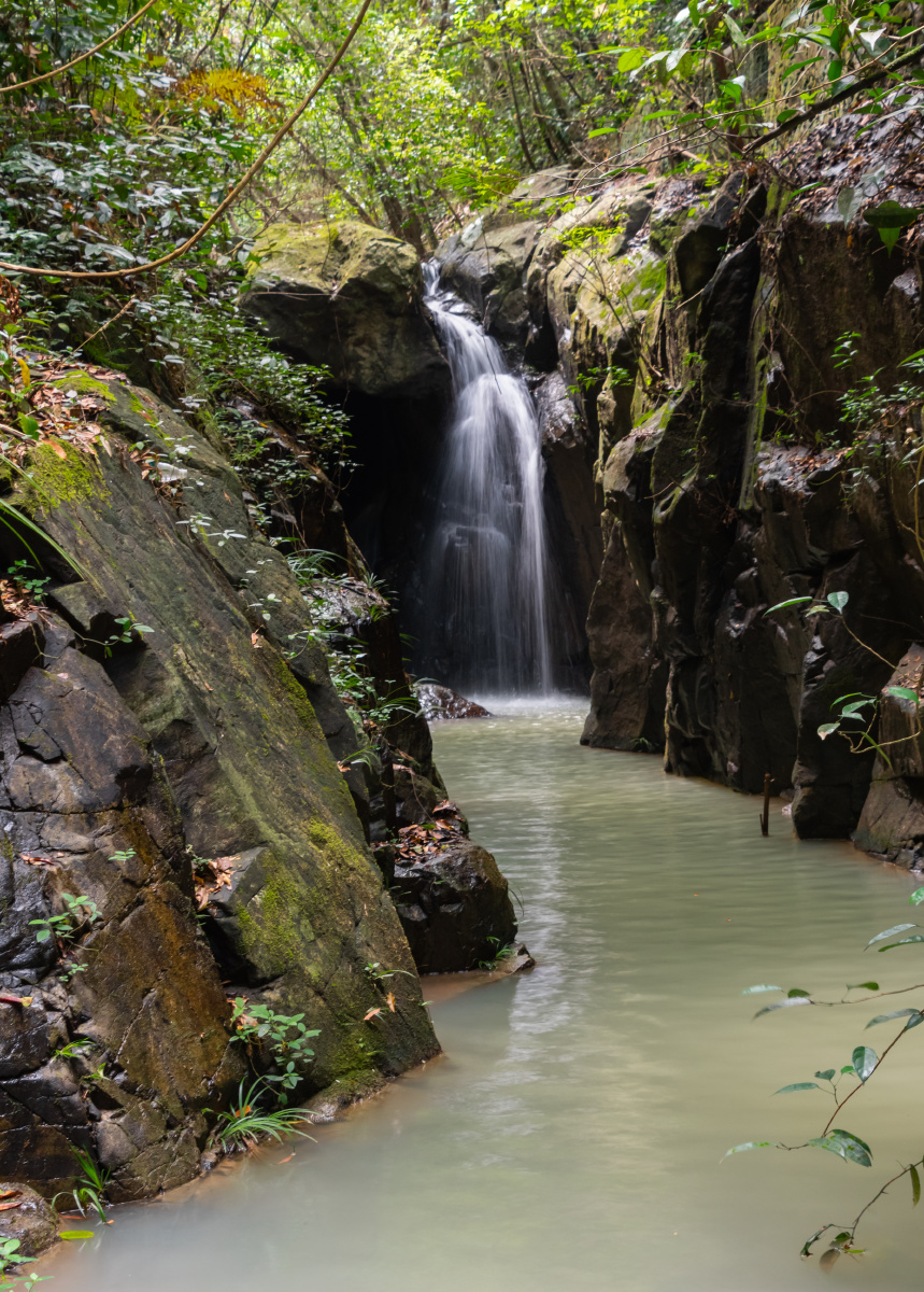 潮州 大自然的鬼斧神工幽谷逸林瀑布小溪流