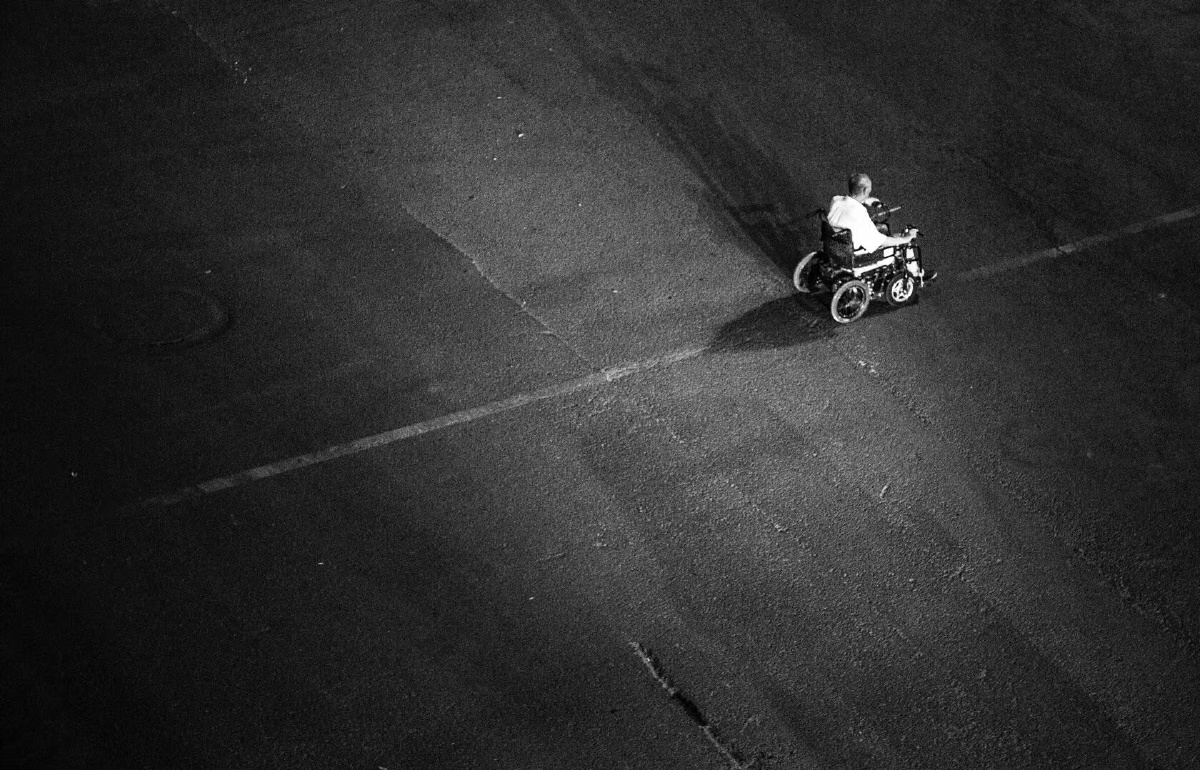 独自来到这个世界,最终也是独自离开.