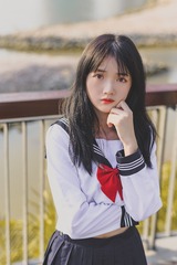975406