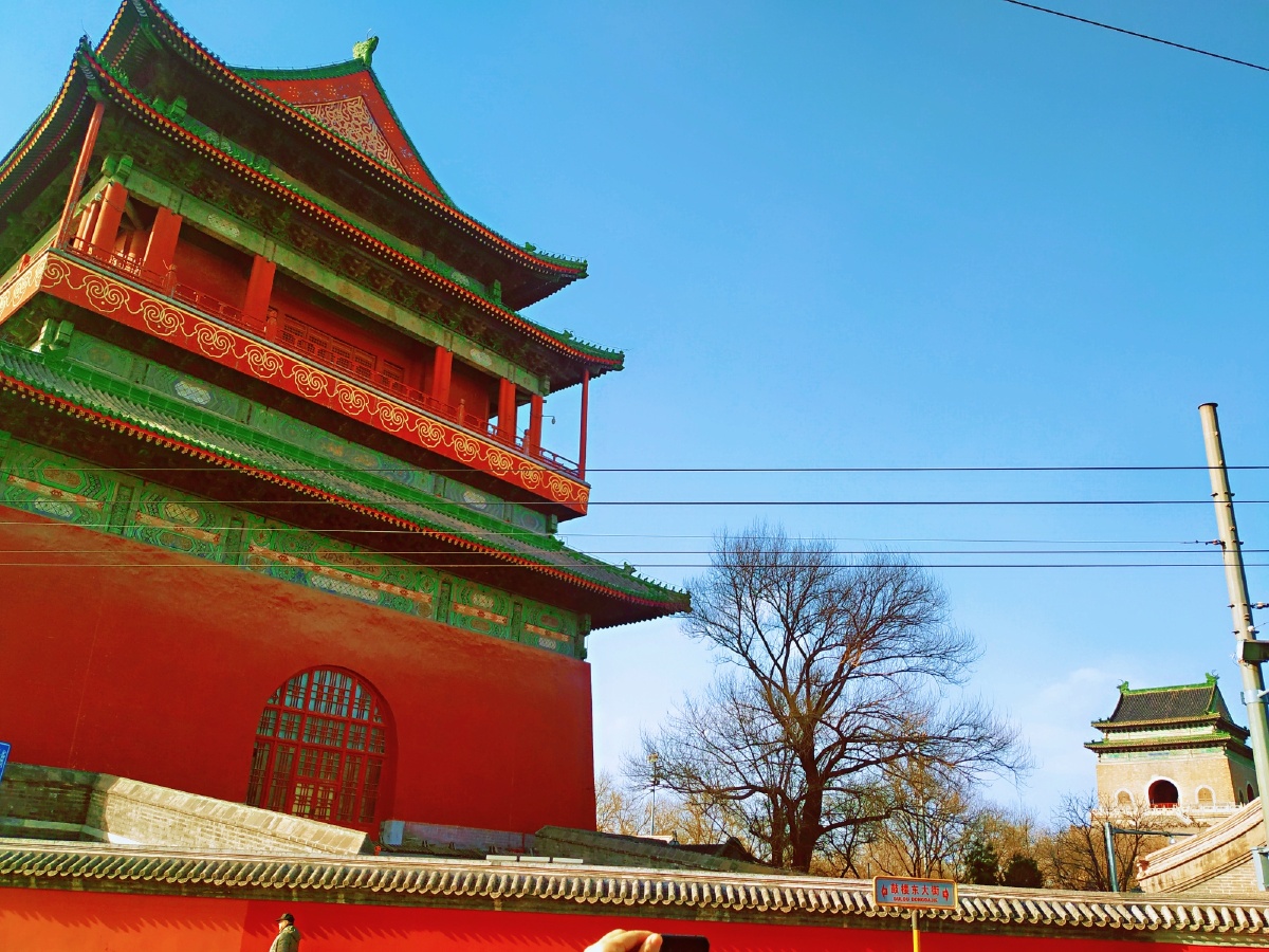 北京钟鼓楼是坐落在北京市南北中轴线北端的一组古代建筑位于北京东城