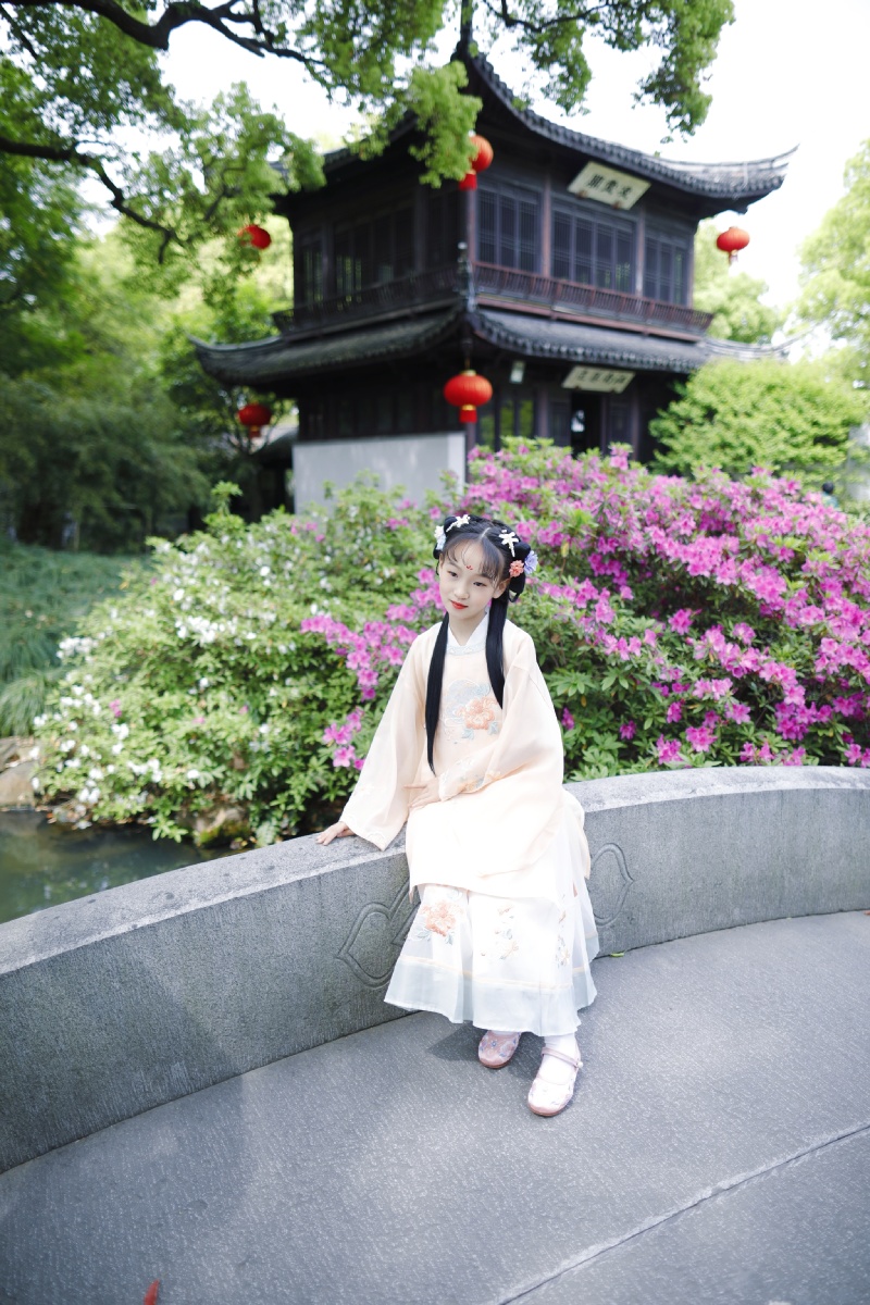 寄畅园汉服小美女写真