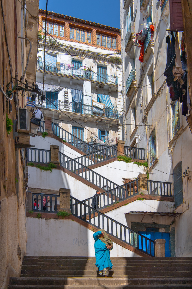 邮币卡股票_长期投资策略专家：每年投资5000元，30年收益近百万