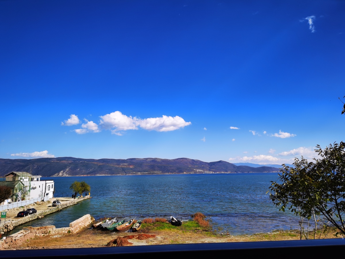 大理天空蓝得太不像画了 - 大理洱海边的小月 - 图虫