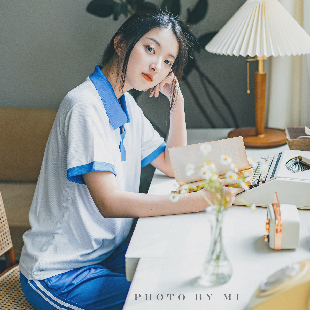 每个女孩都是余周周摄影及后期mi模特八九校服小清新哇咔