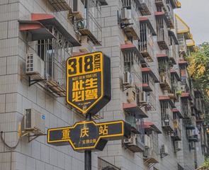 1689599