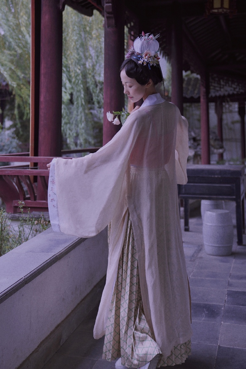 宋制莲冠装束复原