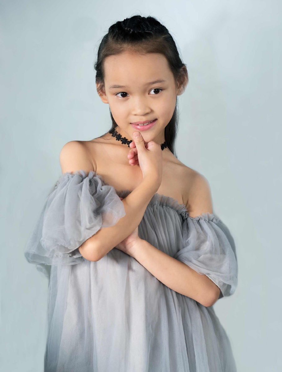 小女孩天真烂漫的一刻