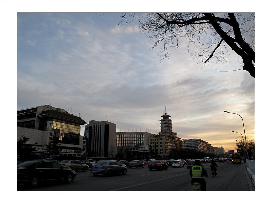 上班路上<br />
雪后数天，空气清新