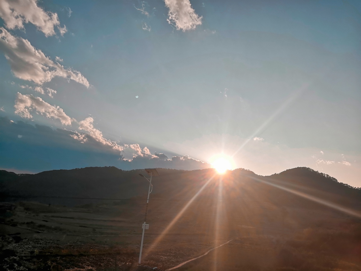 我愿做一道微光迎接每一个清晨你的到来