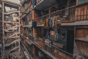 742634