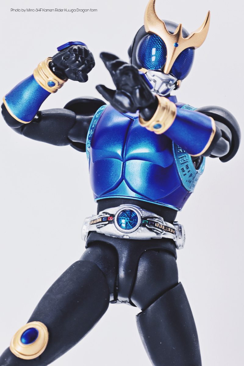 真骨雕假面骑士空我青龙形态蓝色的姿态非常干净