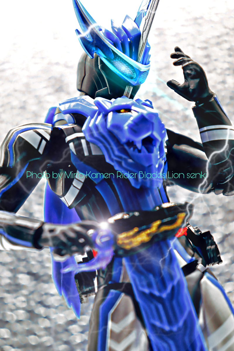 shf假面骑士圣刃二骑狮子战记蓝色的雄狮非常漂亮帅气自古红蓝是cp