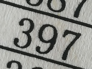 881733