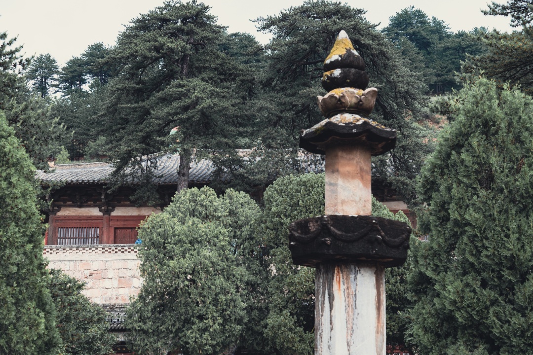 佛光寺经幢和东大殿