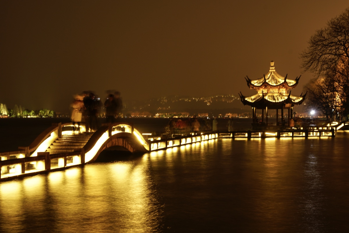夜色西湖