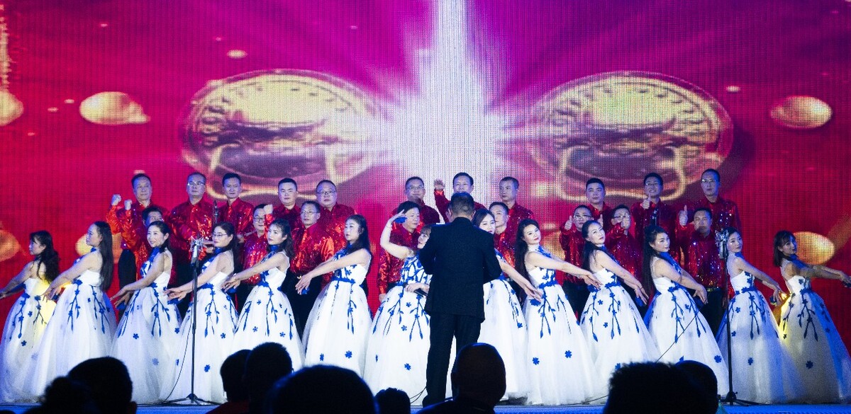 王廣成廣場舞美麗中國教學視頻,《愛》與你分享未來的小學生
