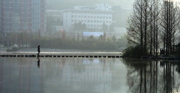 702817