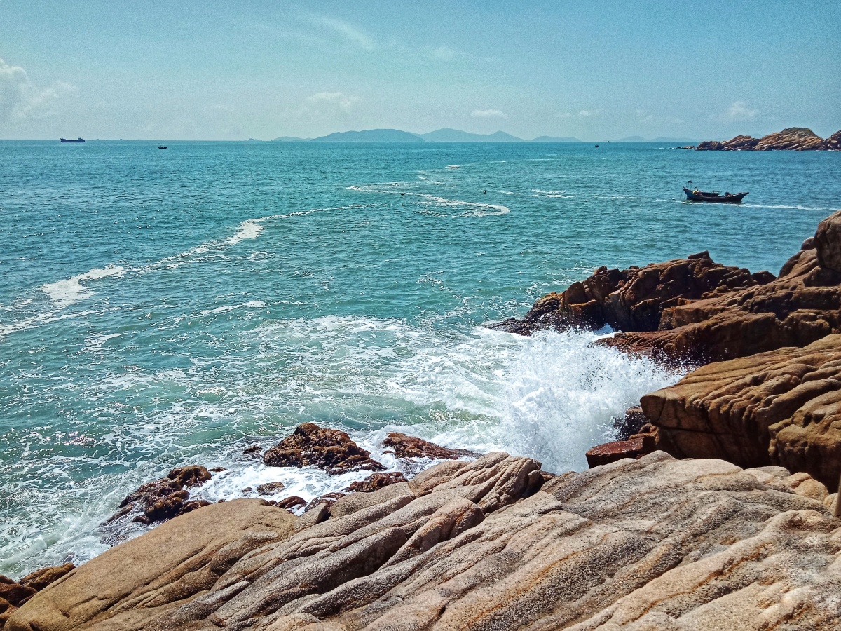 浪涛拍岸对面就是祖国的马祖岛