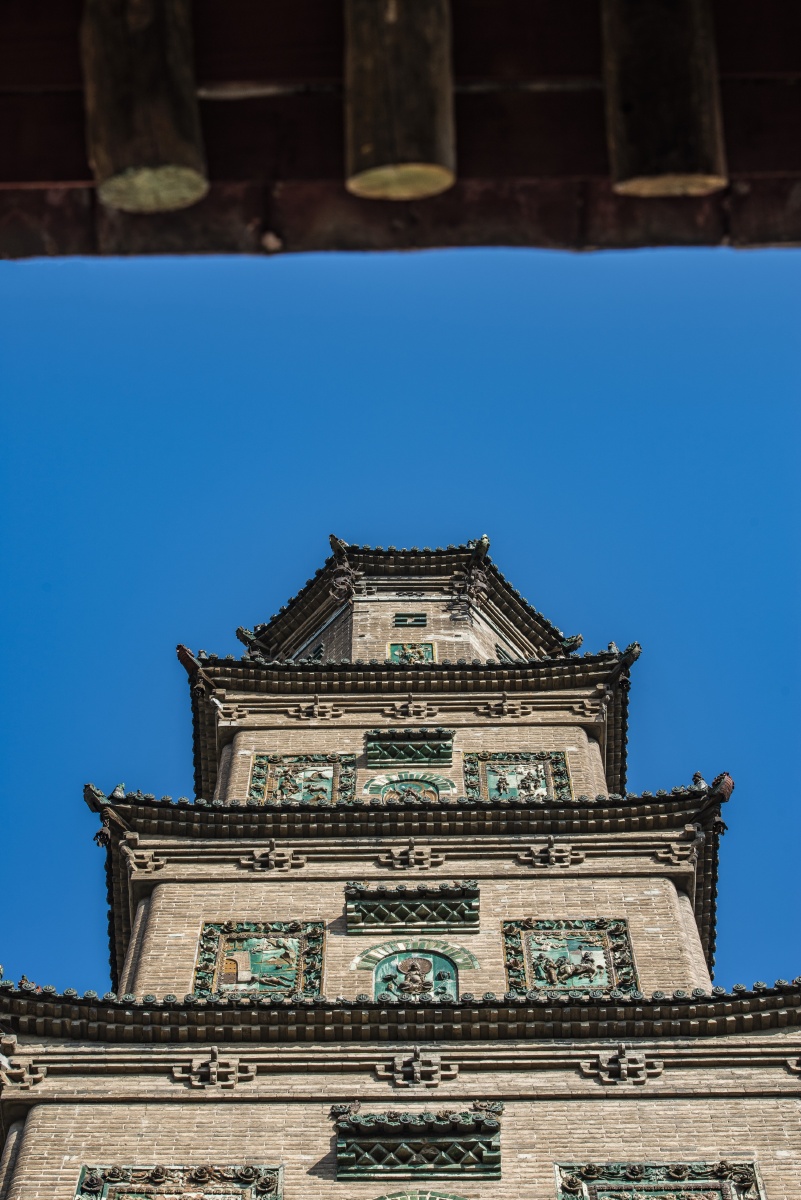 临汾铁佛寺金顶琉璃宝塔