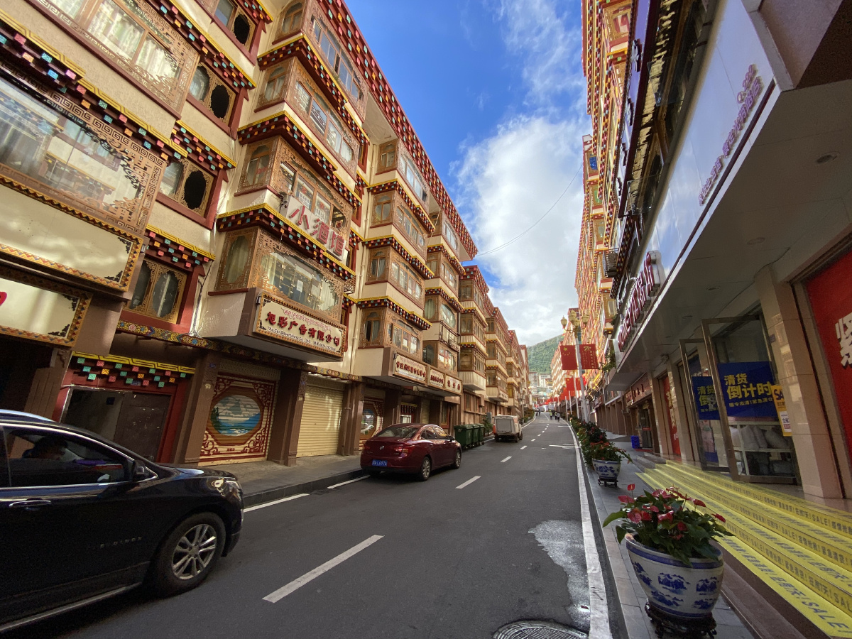 游走在康定街头