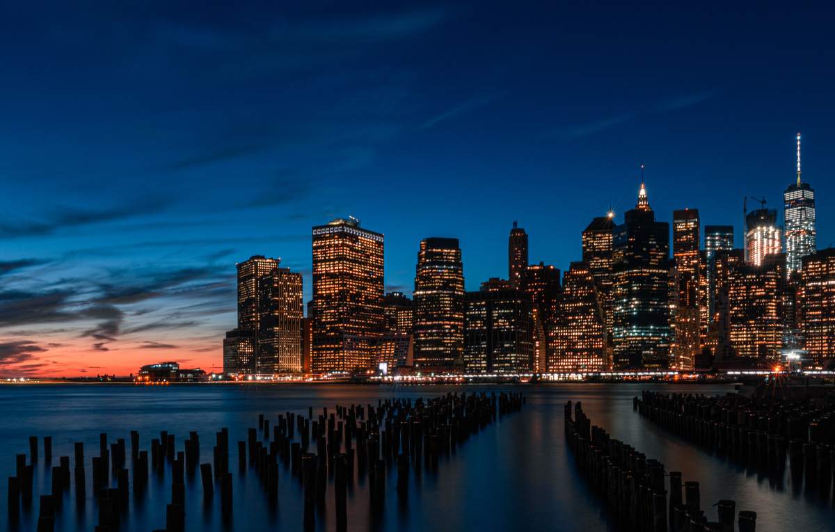 美国纽约曼哈顿的夜景