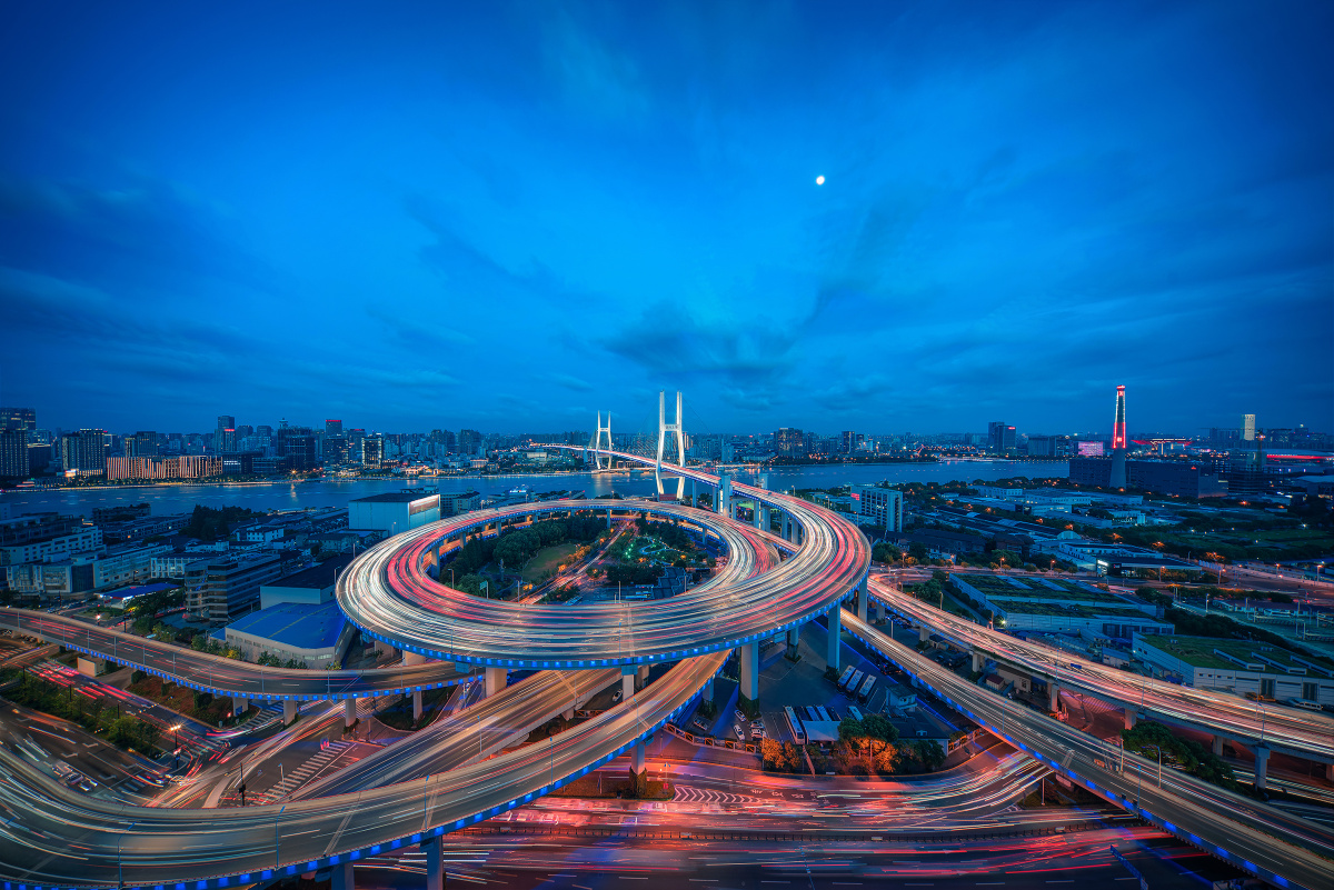 车水马龙到流光溢彩