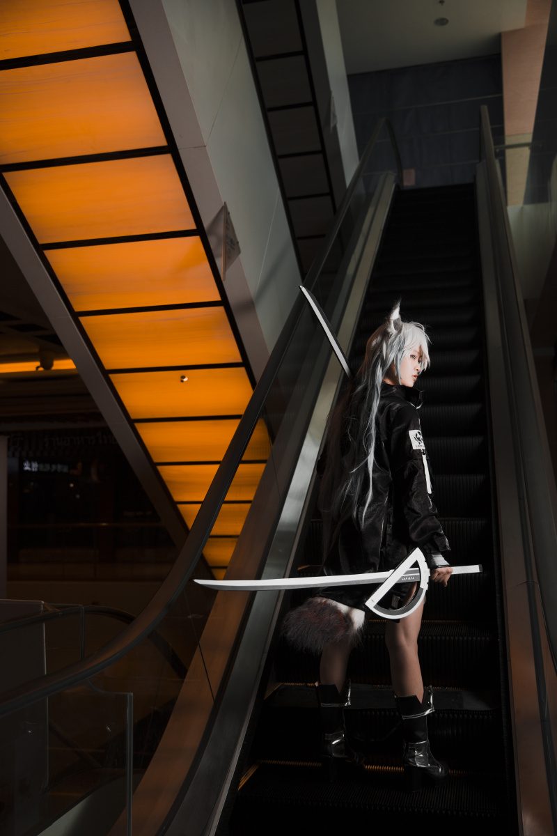 明日方舟拉普兰德cosplay场照采用神牛tt685单灯拍摄