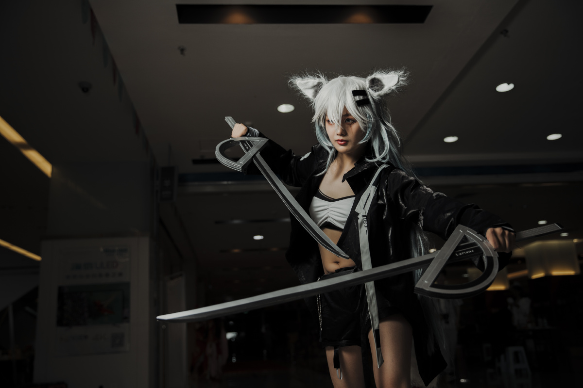 明日方舟拉普兰德cosplay场照采用神牛tt685单灯拍摄
