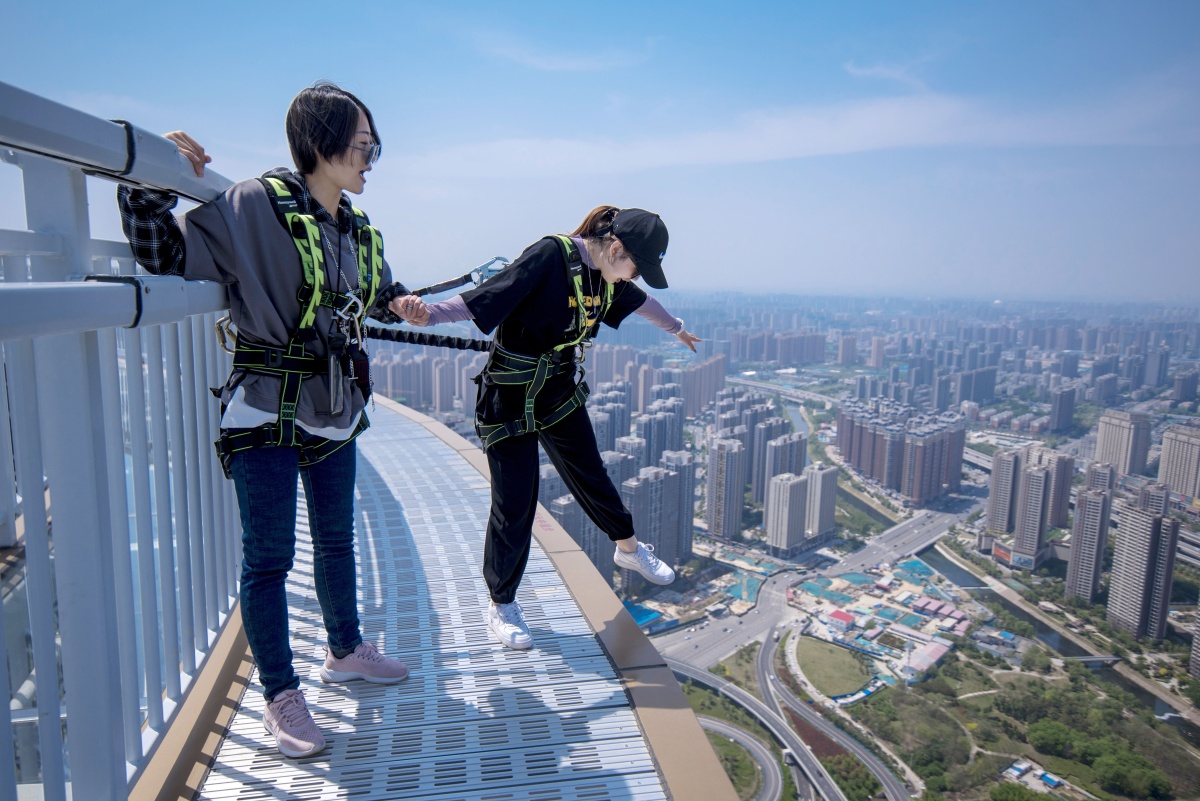 体验云中漫步感受步步惊心
